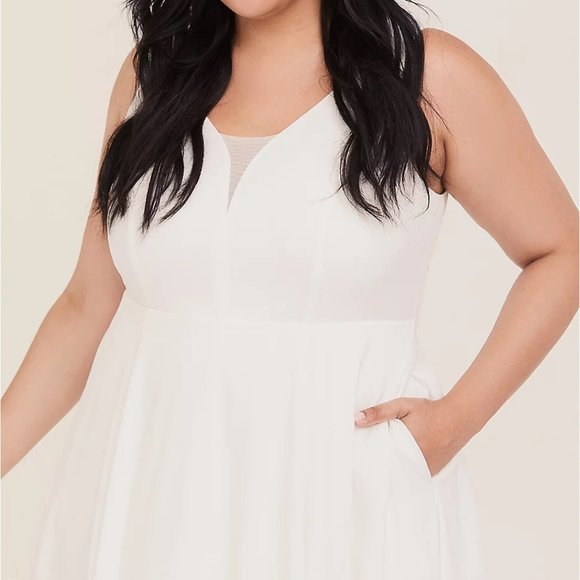 Torrid 16 Ivory Jacquard Sweetheart Wedding Gown - Picture 3 of 5